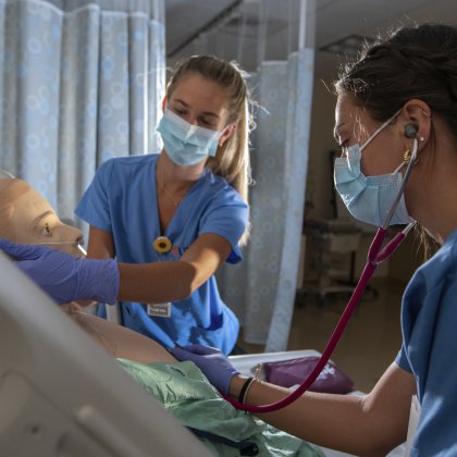 students in the simulation lab